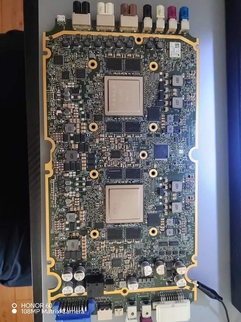 Ph&acirc;n t&iacute;ch thiết kế phần cứng Tesla FSD: B&agrave;i học về High-Speed Design trong ng&agrave;nh &Ocirc; t&ocirc;